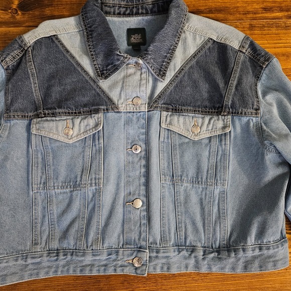 Wild Fable Women's Denim Jean Jacket XXL Blue Two-Tone Cropped Western Style - Picture 2 of 7
